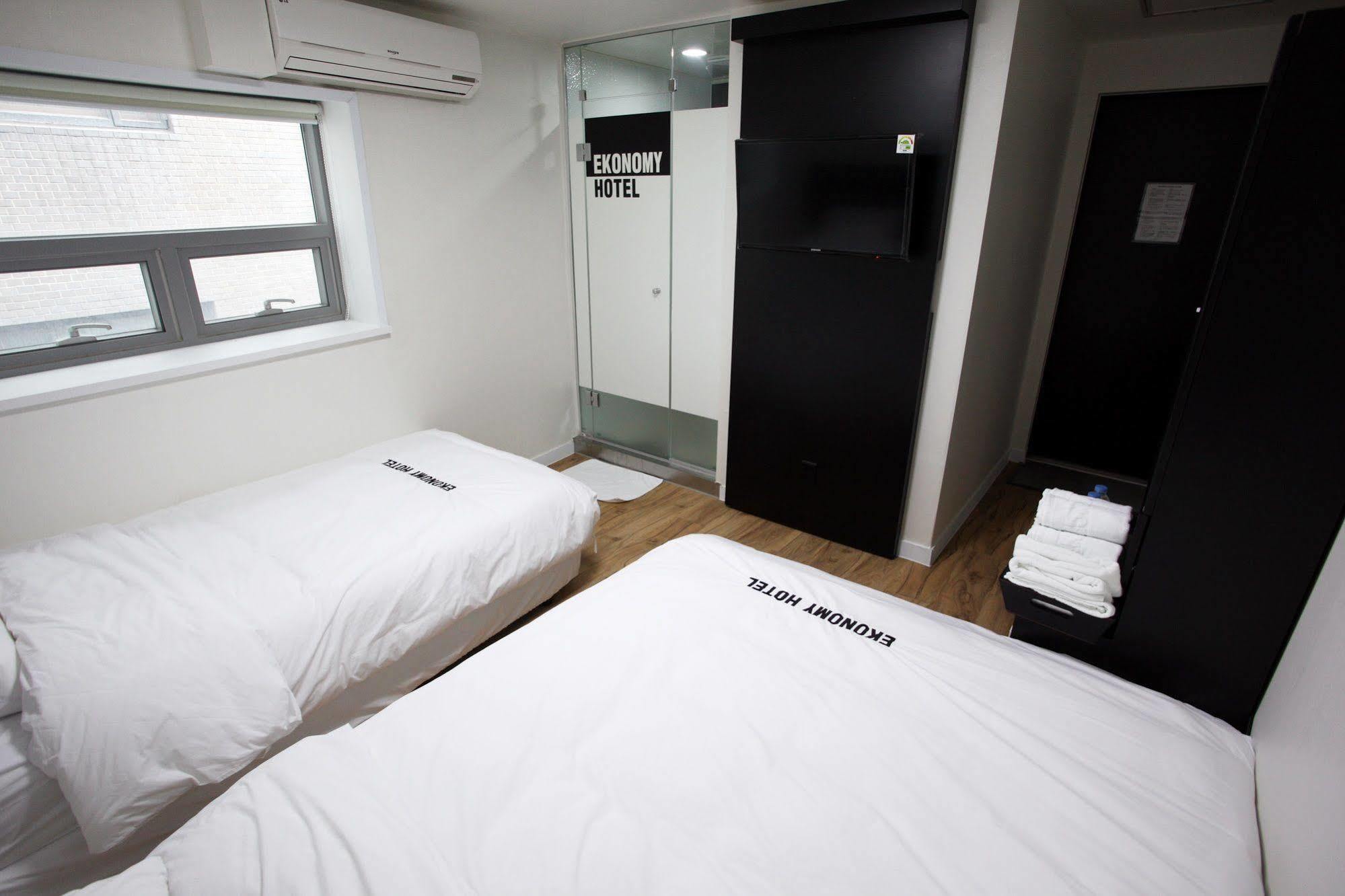 Ekonomy Hotel Myeongdong Central Seul Exterior foto