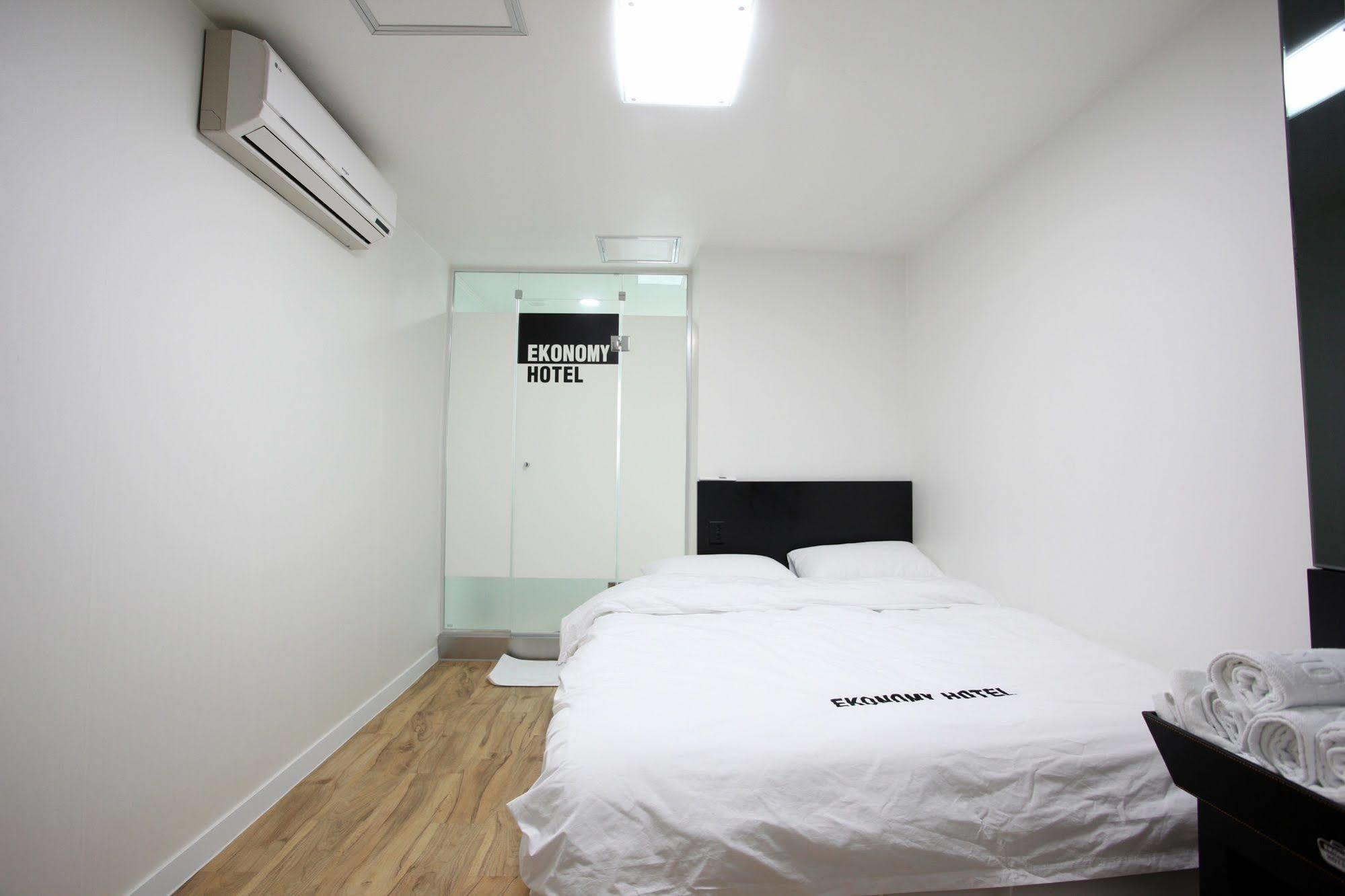 Ekonomy Hotel Myeongdong Central Seul Exterior foto