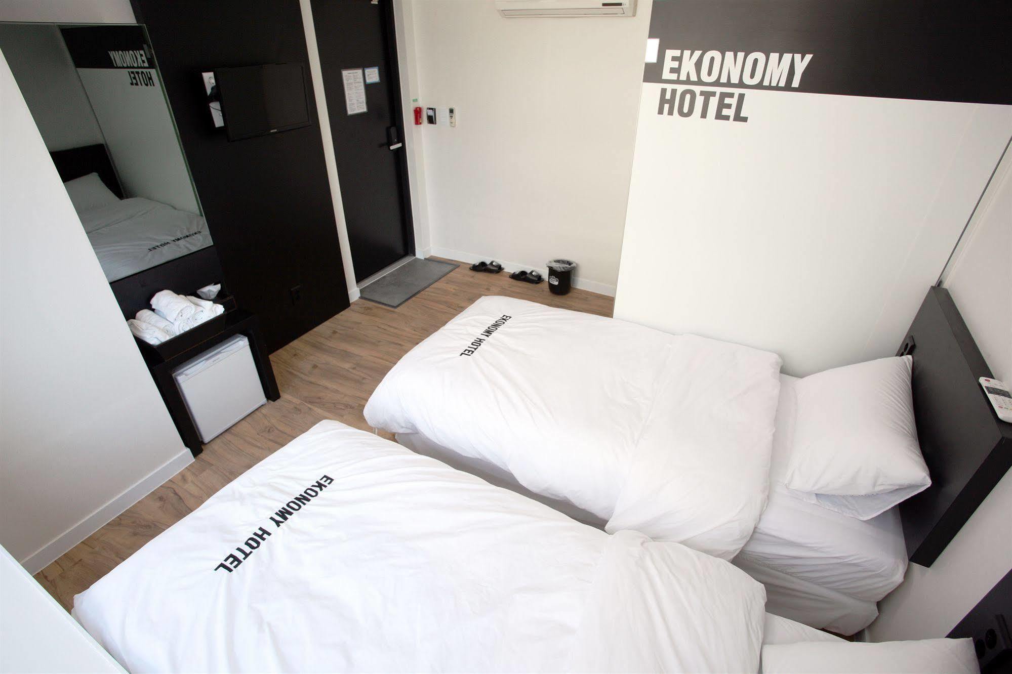 Ekonomy Hotel Myeongdong Central Seul Exterior foto