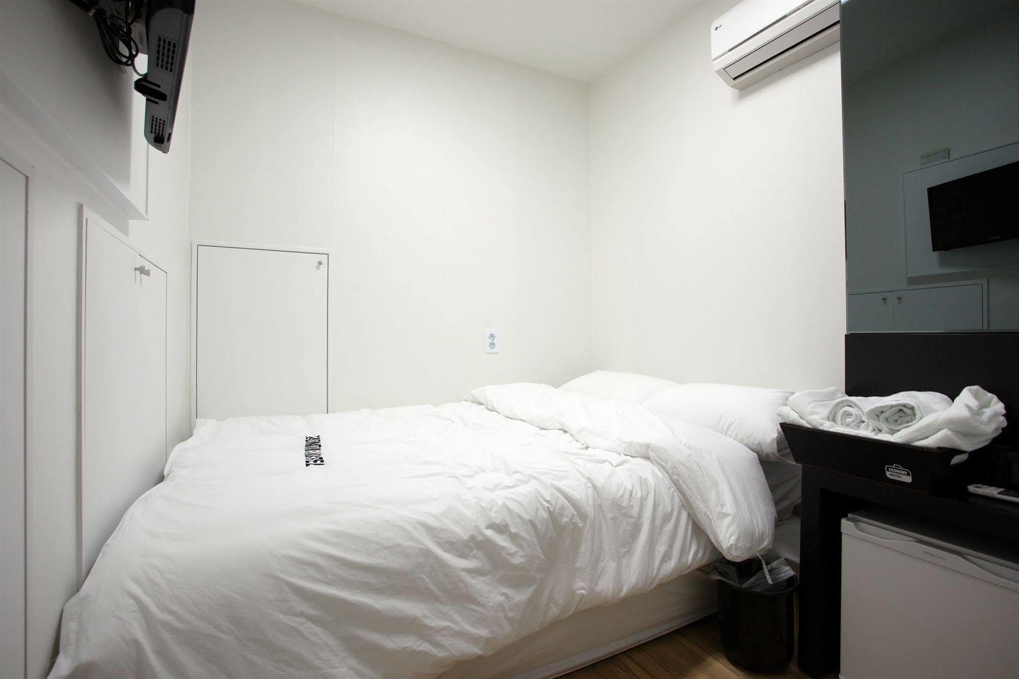 Ekonomy Hotel Myeongdong Central Seul Exterior foto