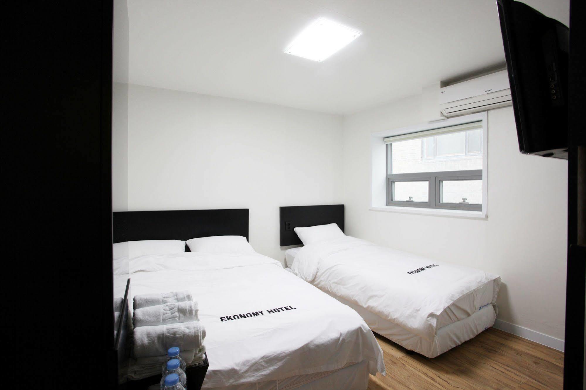 Ekonomy Hotel Myeongdong Central Seul Exterior foto