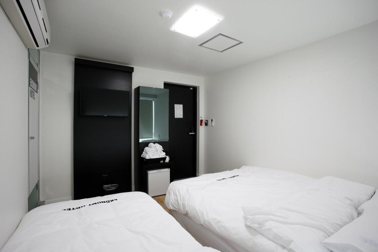 Ekonomy Hotel Myeongdong Central Seul Exterior foto